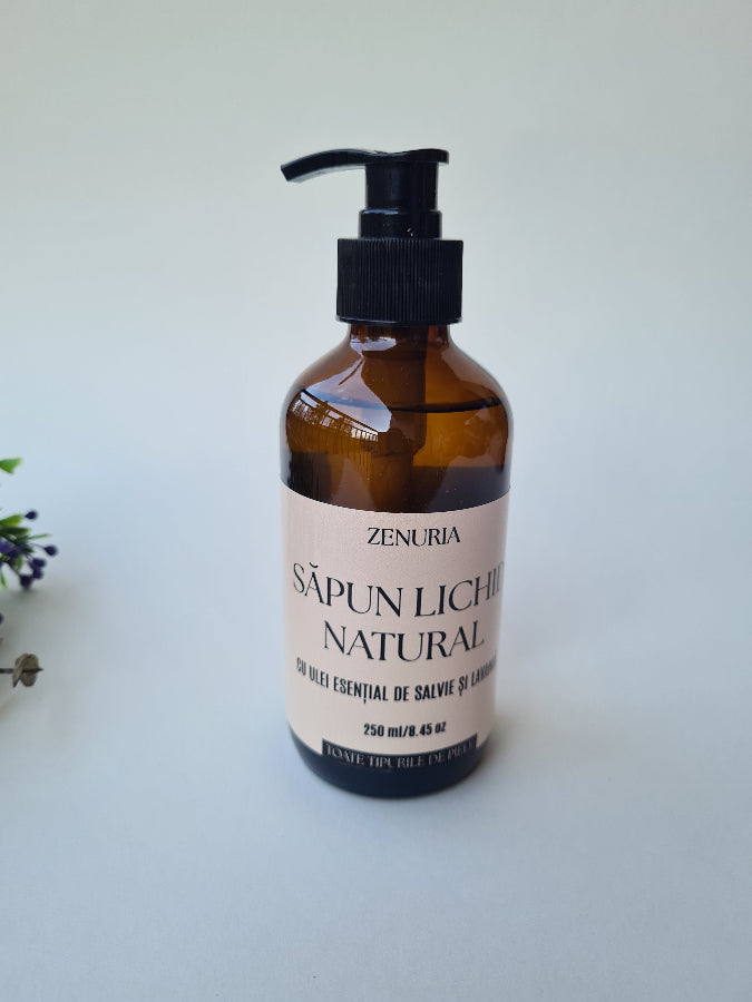 Săpun lichid natural cu ulei esențial de salvie și lavandă, ideal pentru curățarea delicată, hidratarea pielii și relaxare aromaterapeutică.