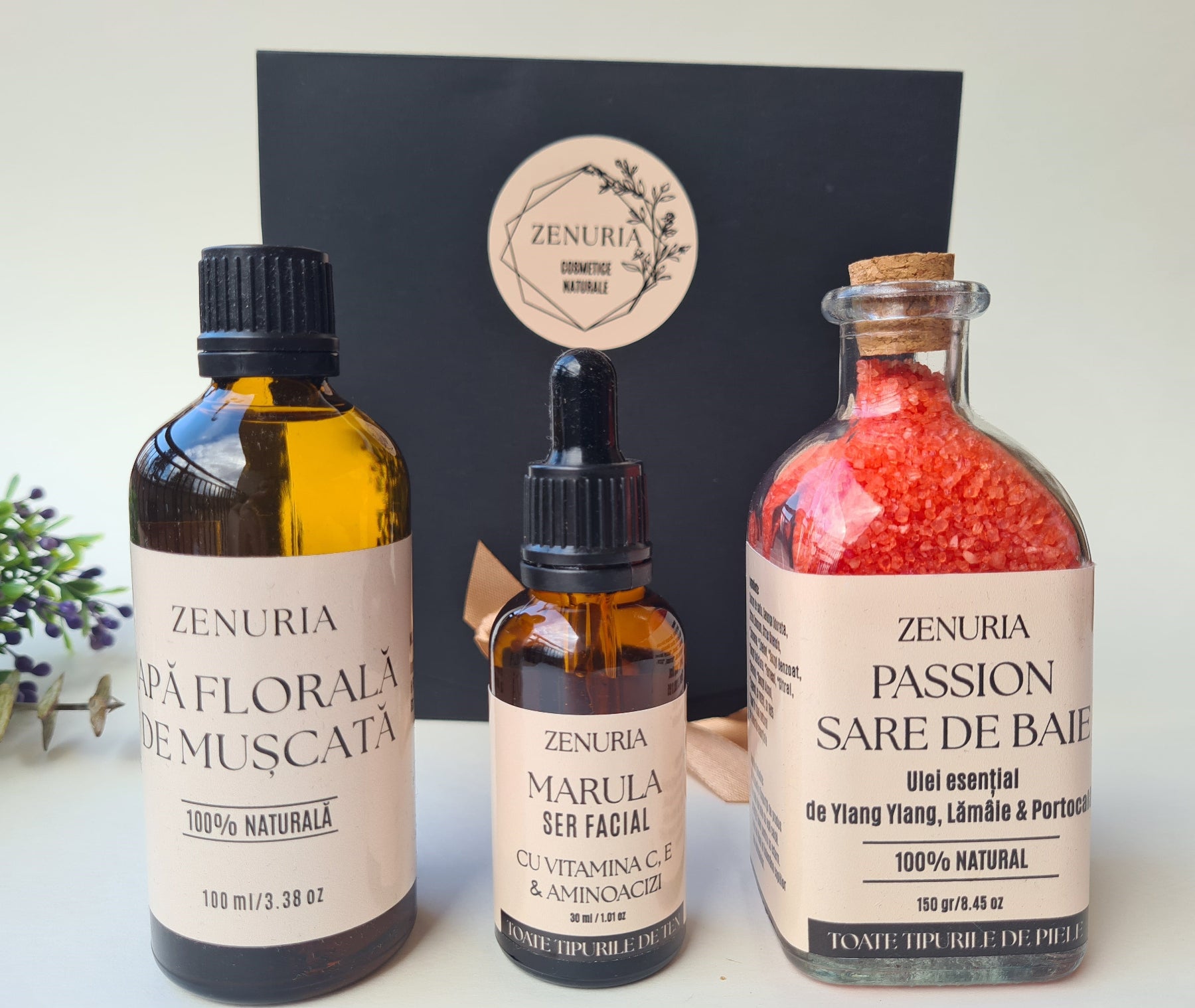 Set cadou premium Self Care "Serenity Classic" cu apă florală de mușcată, ser facial marula și sare de baie cu ulei esențial de ylang-ylang, lămâie și portocală.